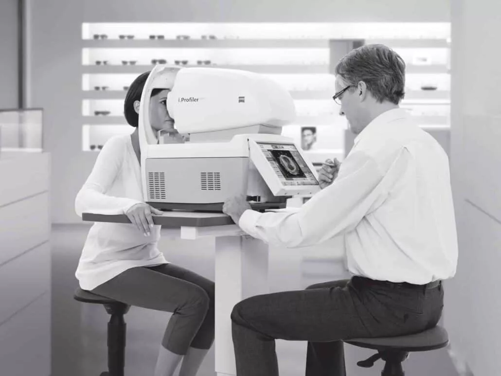 מכשיר הבדיקה i.Profiler Plus של ZEISS יוצר פרופיל מעמיק של העין בטכנולוגיית i.Scription